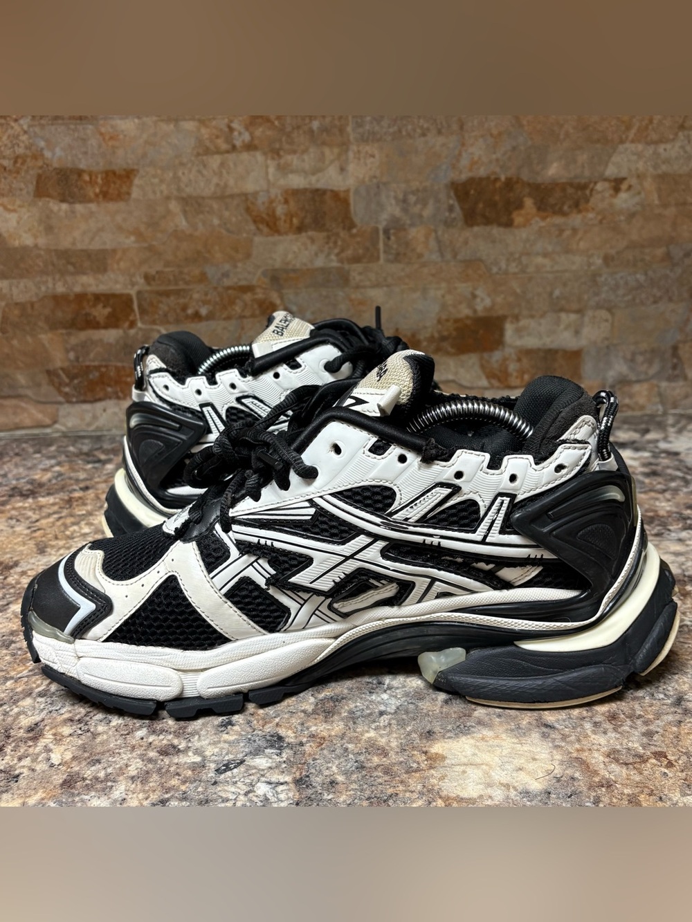 Balenciaga Runner Black / White Size 41 US Size 8 - Picture 7 of 10